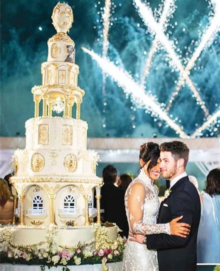 7 Most Expensive Wedding Cake Of Celebrities! 7 Most Expensive Wedding Cake Of Celebrities!