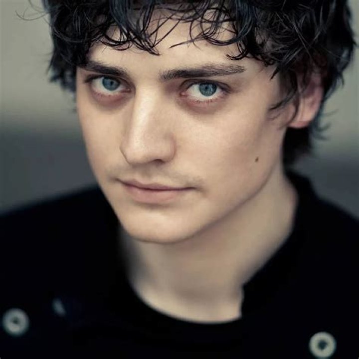 Aneurin Barnard