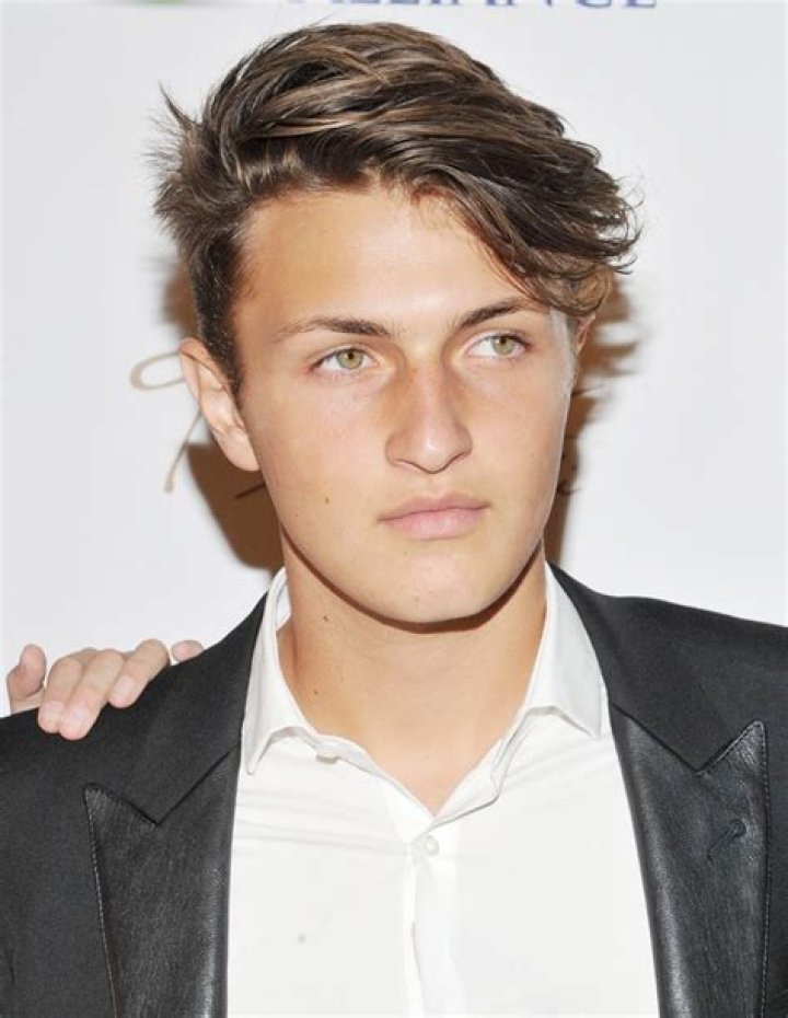 Anwar Hadid Posted a Cryptic Message After Dua Lipa Went Red Carpet Official with New Boyfriend! Anwar Hadid (1)