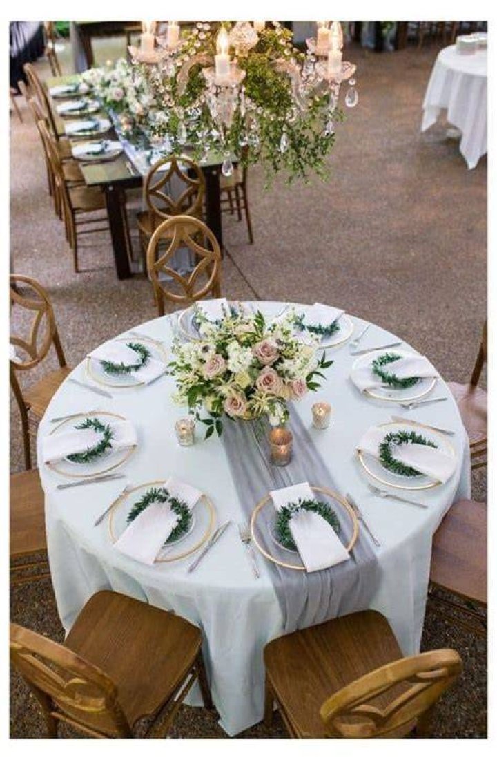 Can a table runner be used on a round table?