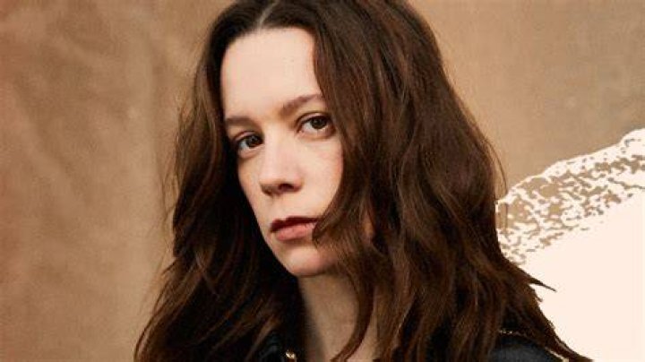 Chloe Pirrie Bio (Wiki) 