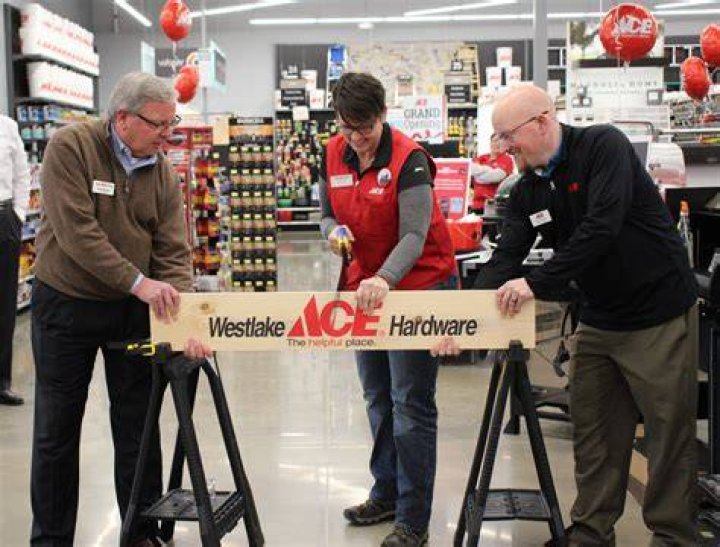 Does Ace Hardware carry plants?