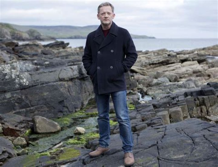 Douglas Henshall Bio (Wiki) 