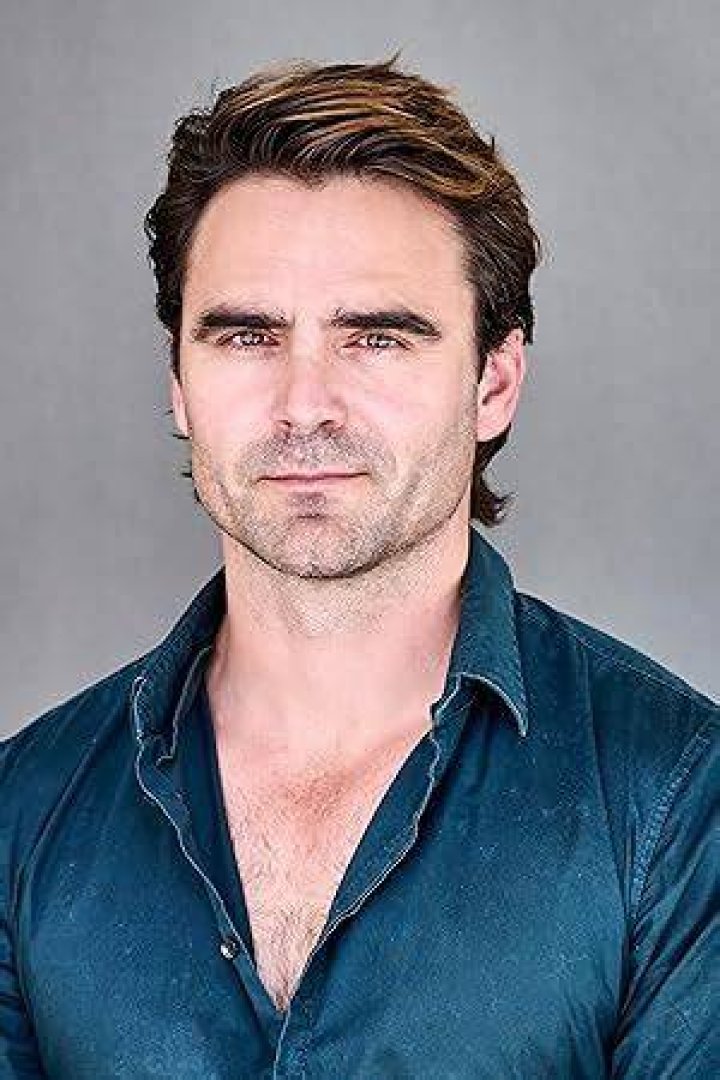 Dustin Clare Bio (Wiki) 