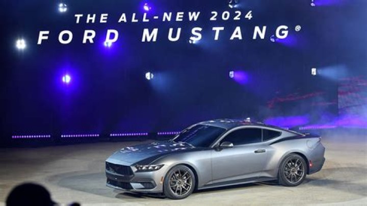 Ford being revealed as the player of San Francisco 49ers