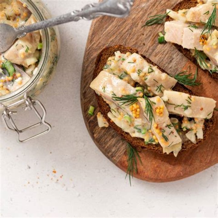 How do you eat pickled herring?
