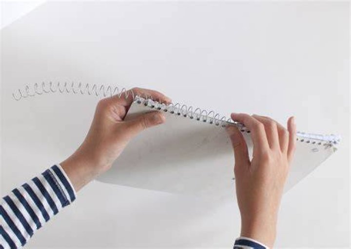 How do you fix a spiral notebook?