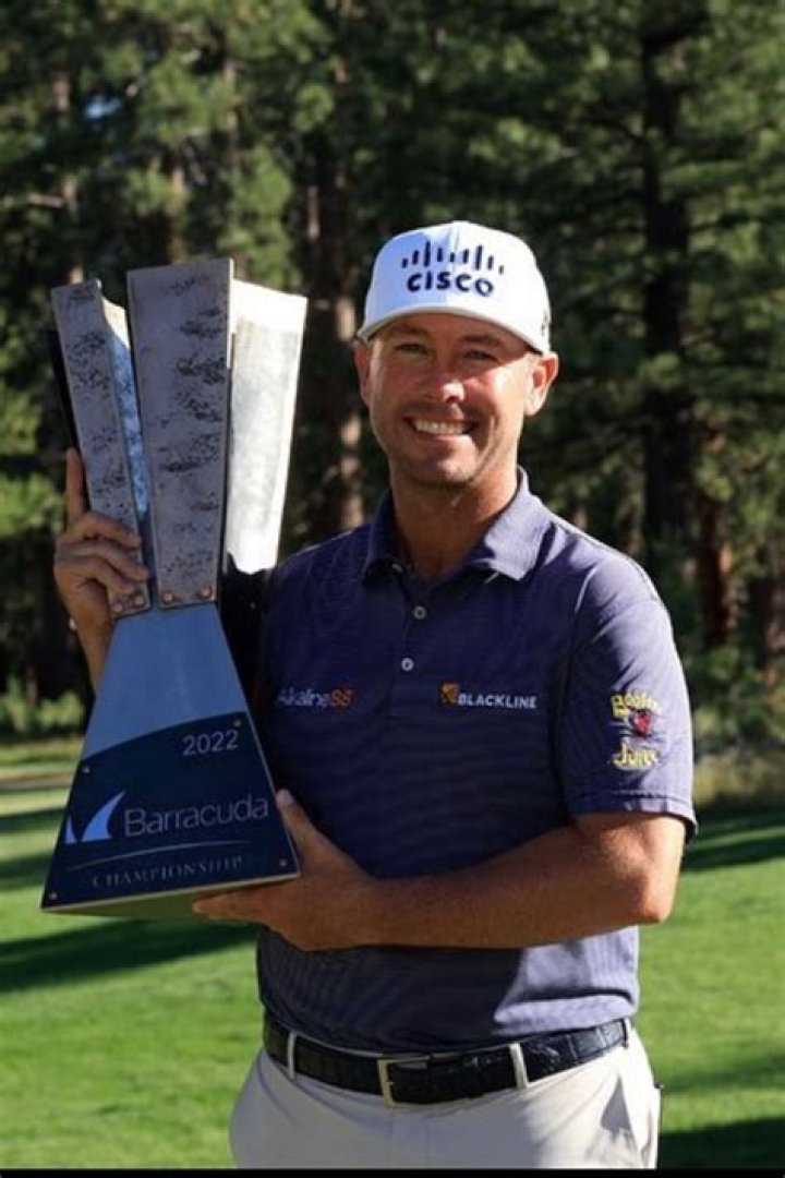 How much does Chez Reavie weigh?
