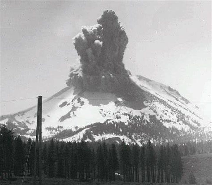 How tall was Mount Lassen before eruption?