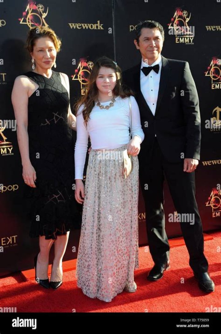 Indigo Sanara Phillips posing with her parents for a photoshoot.