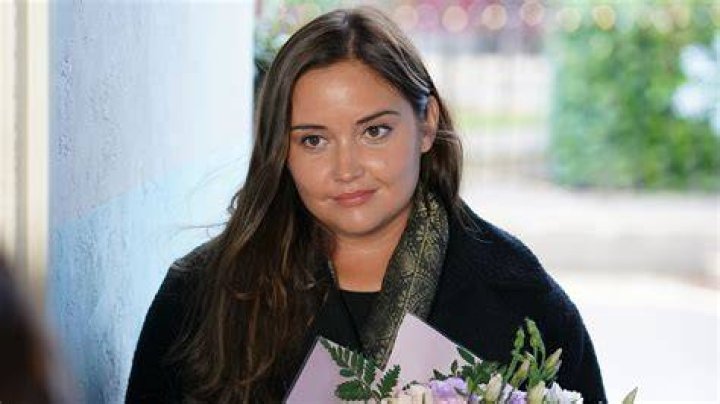 Jac Jossa is the subject of weight gain speculations on the internet. celebsfortune.com