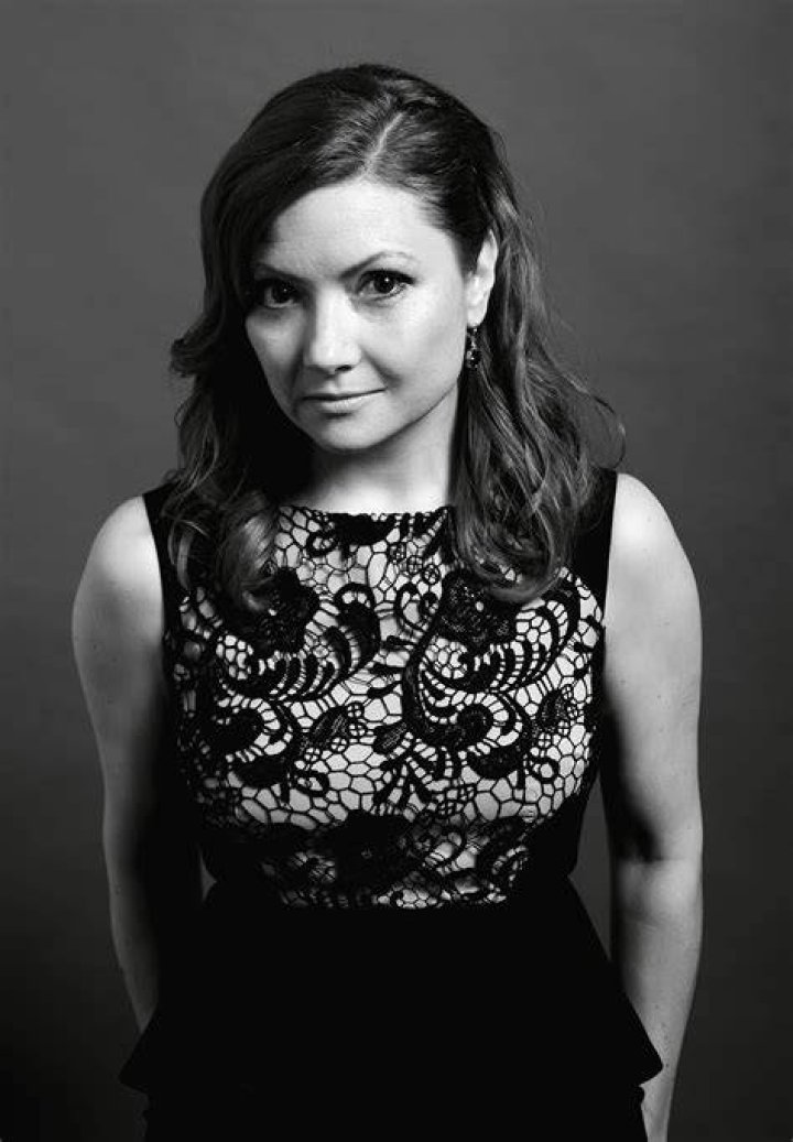 Joely Collins posing for an photoshoot during an award functions.