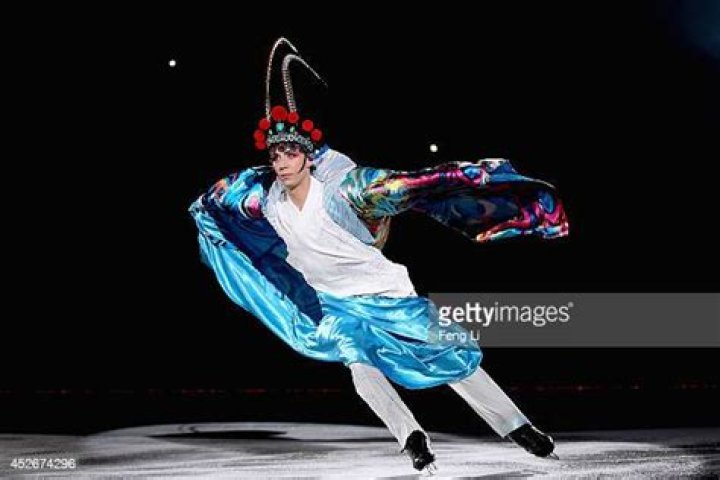 Johnny Weir skating in Beijing
