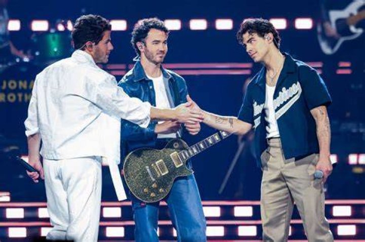 Jonas - Cast, Ages, Trivia