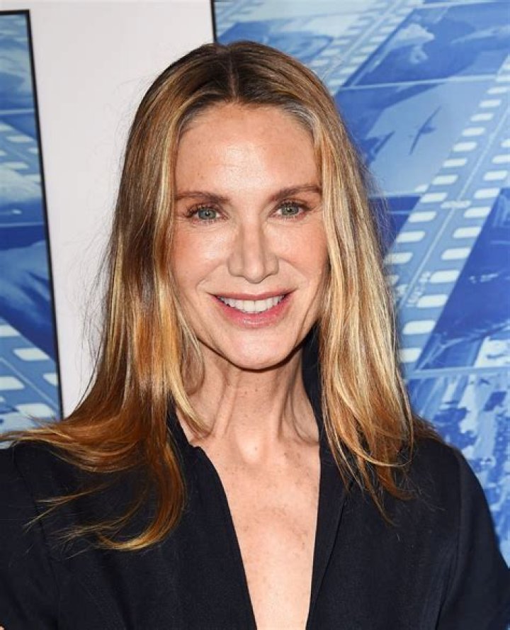 Kelly Lynch Bio (Wiki) 