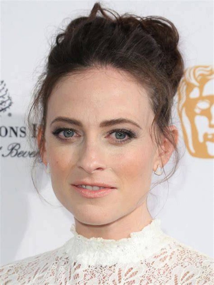 Lara Pulver