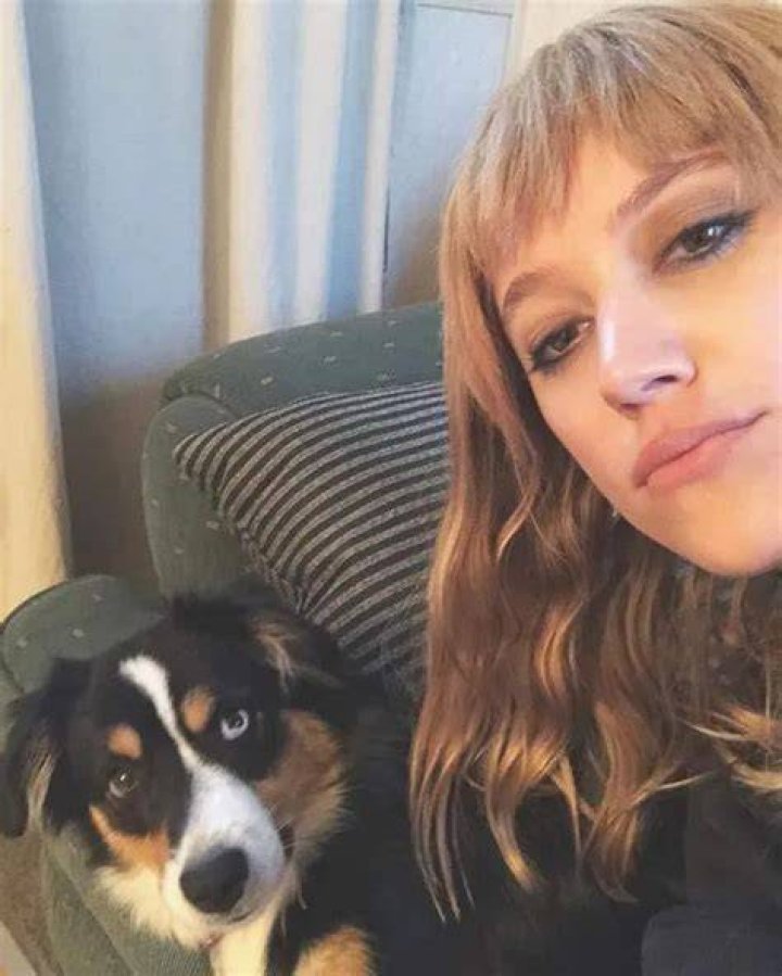 Maika Monroe Pets