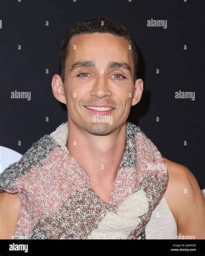 Robert Sheehan photo