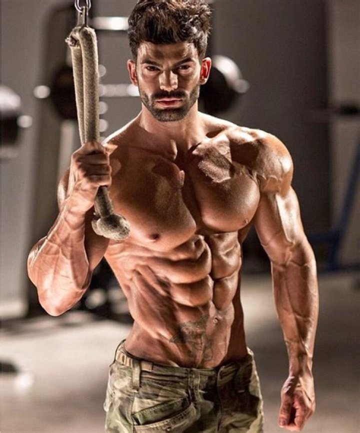 Sergi Constance showing body