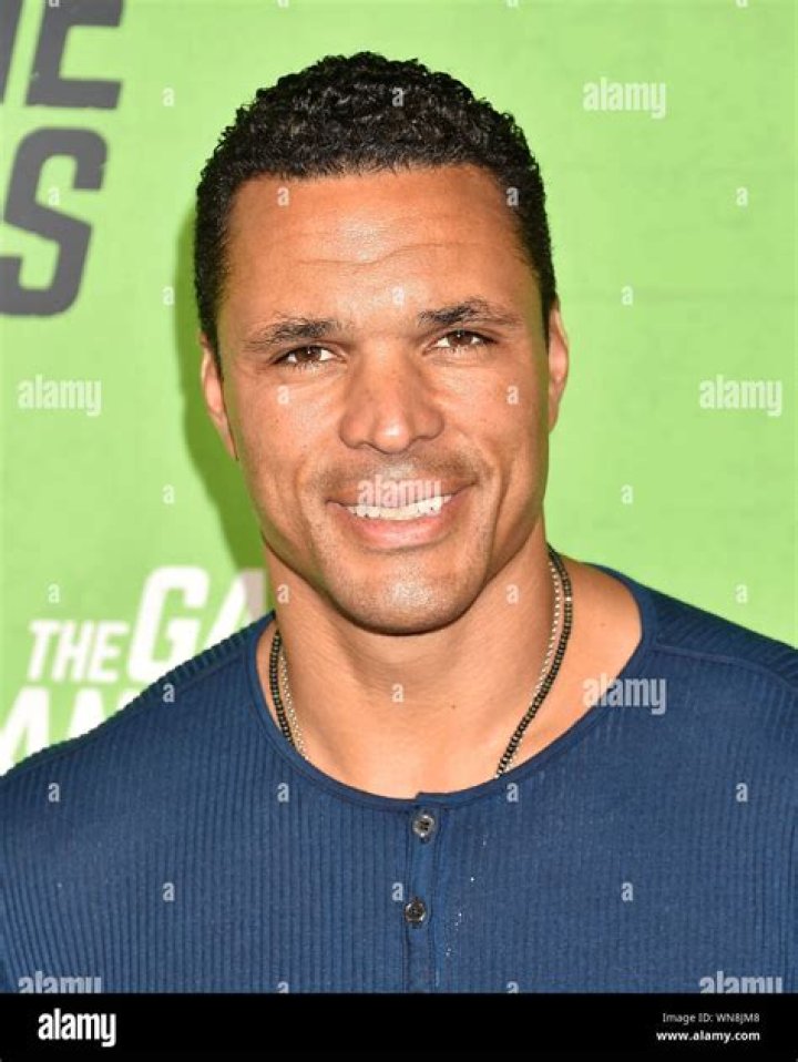 Tony Gonzalez Bio (Wiki) 