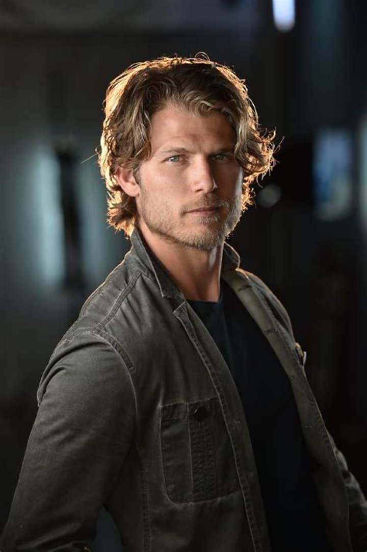 Travis Van Winkle height, Travis Van Winkle, You season 3 Travis Van Winkle height, Travis Van Winkle, You season 3