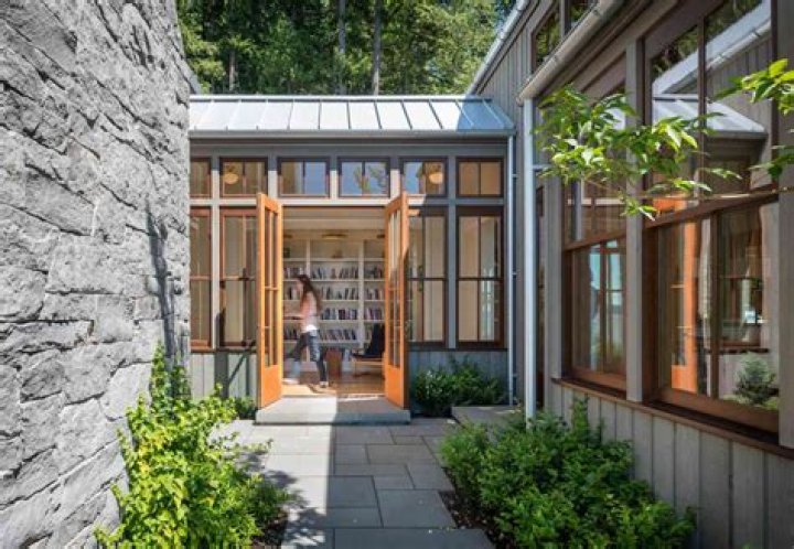 What is a breezeway on a house?