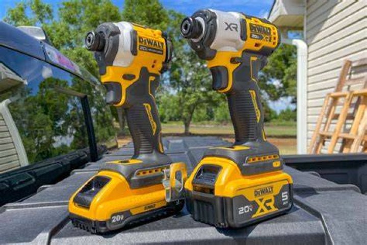 What is the difference between DeWalt Max and XR?