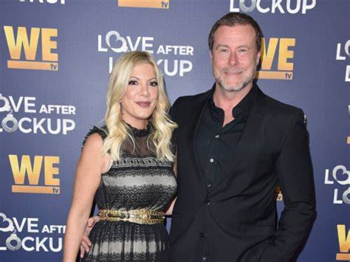 When did Tori Spelling get married?