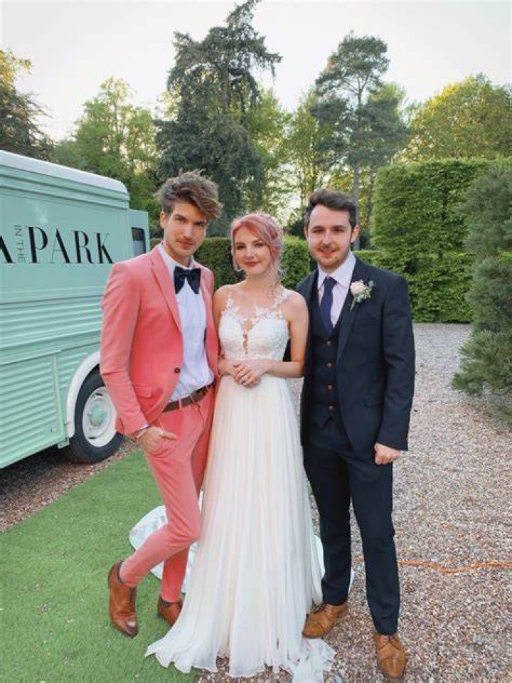 Who is LDShadowLady married to?